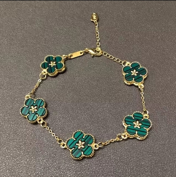NIB Gold plated five petal green flowers double sided bracelet - Picture 4 of 4
